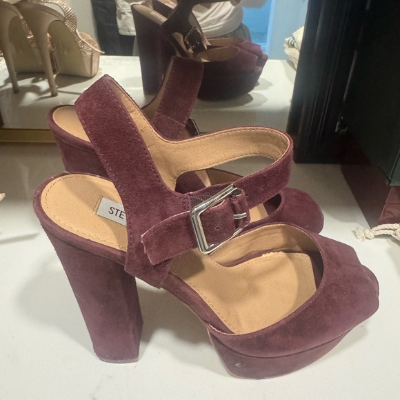 Steve Madden Maroon Platform Sandals - Picture 4 of 5